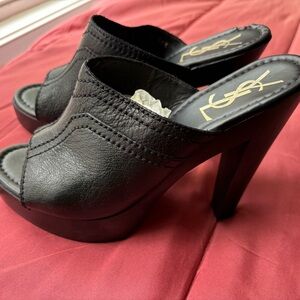 YSL Yves Saint Laurent women’s 38 1/2 black leather sandals heels, with flaw
